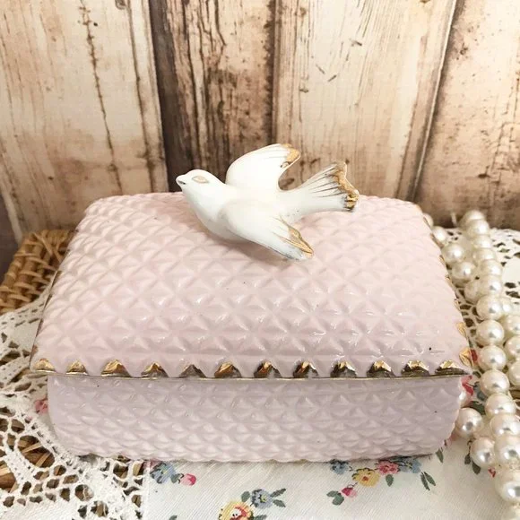 Vintage Ucagco Ceramics Quilted Trinket Box - Picture 1 of 7